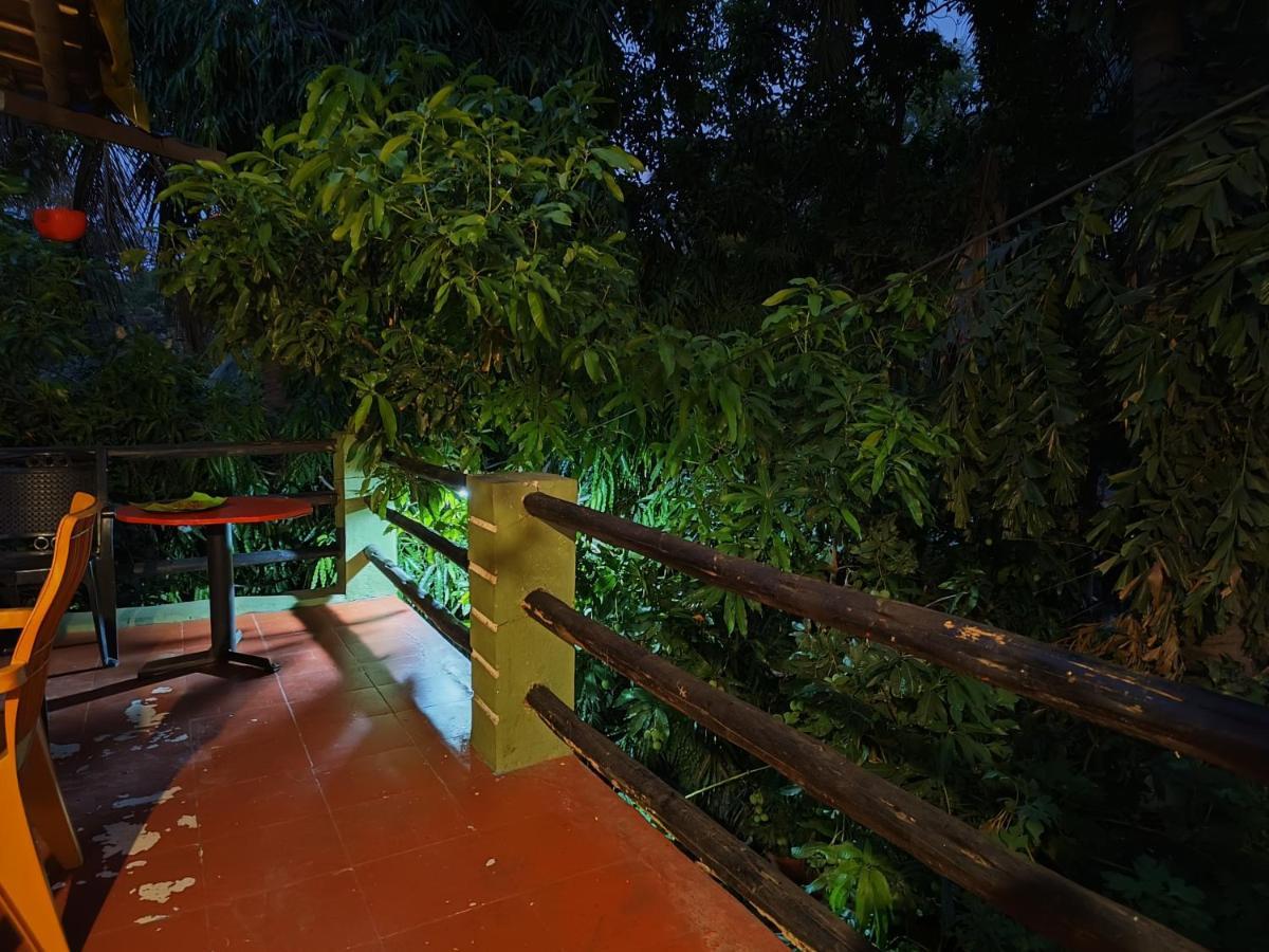 Lotus Riya Home Stay Hampi Exterior photo